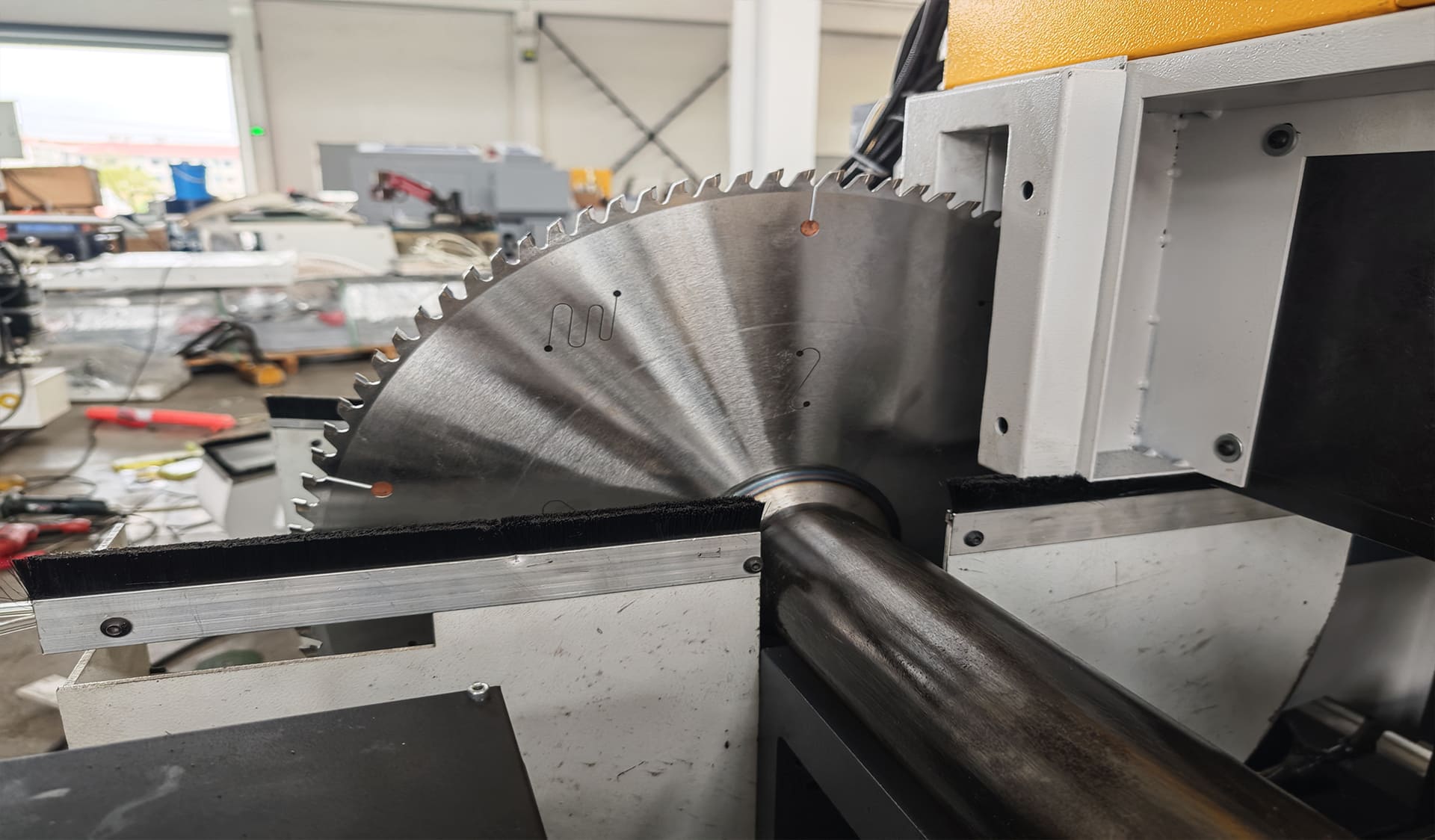 Jiurun Aluminum Cutting Machine: Automation Features & Production Efficiency