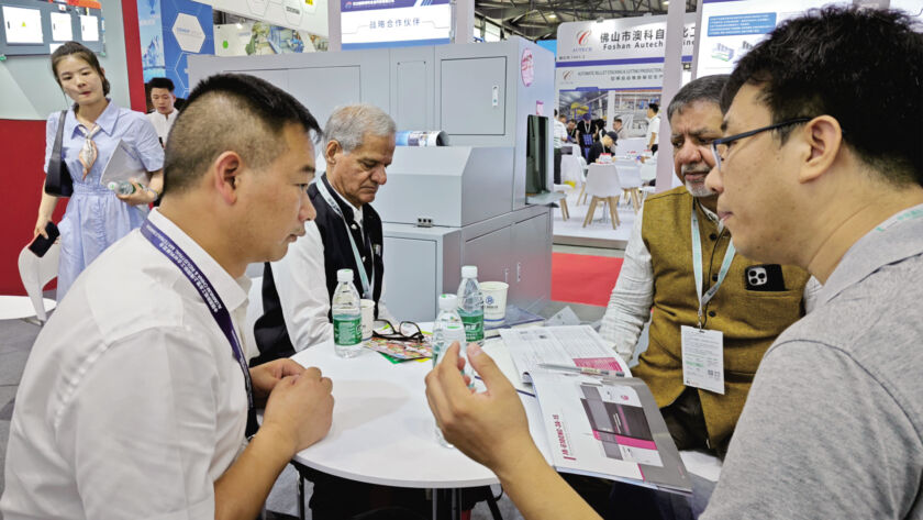 Jiurun Aluminum Cutting Machine client tech testimonial at industry exhibition