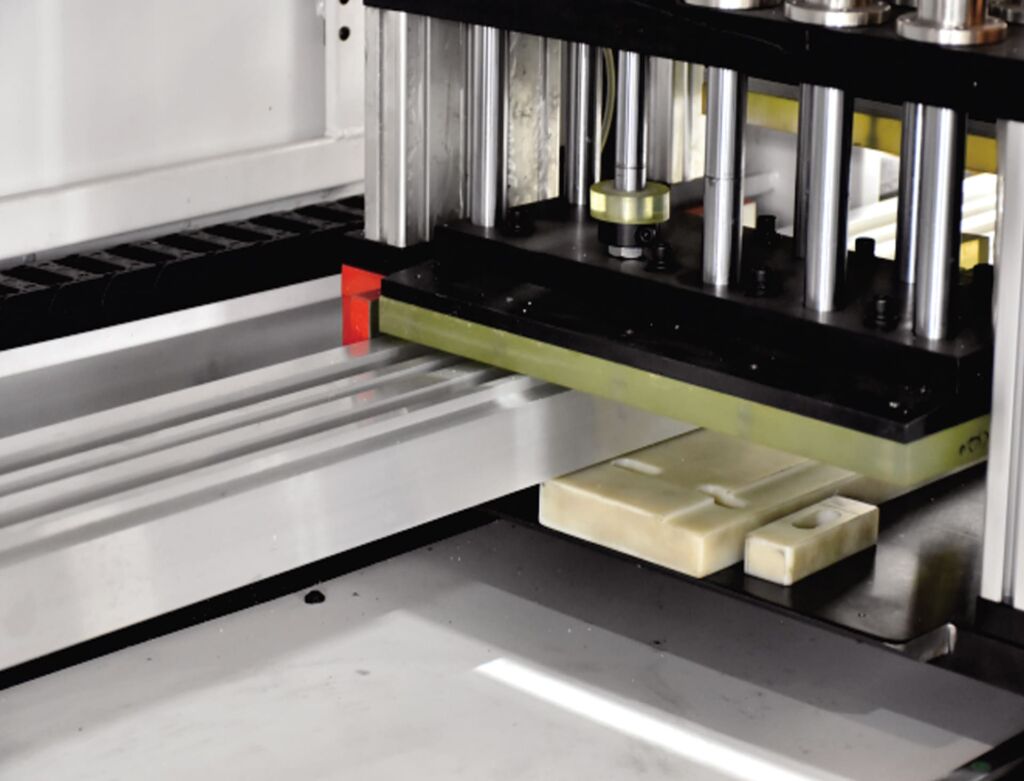 Jiurun Heavy-Duty Aluminum Cutter with 2600mm cutting capacity for oversized profiles