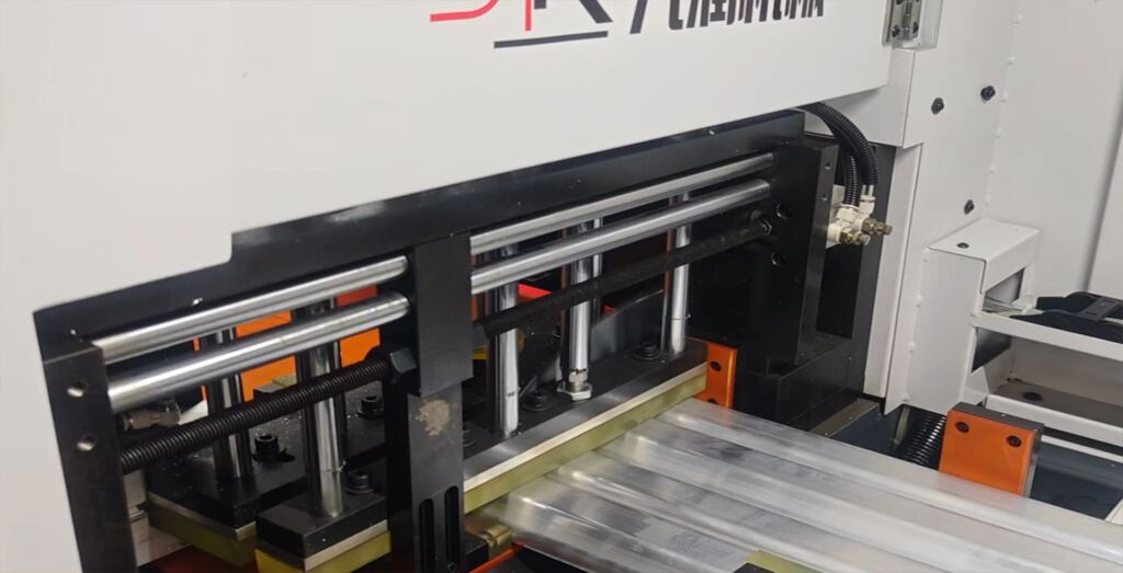 Jiurun Dual Cooling System maintains ±2℃ blade temperature for multi-alloy aluminum cutting stability