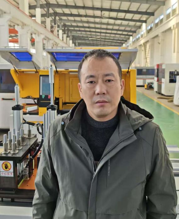 Lu Zhong (Factory Director) in Jiurun Machinery production workshop