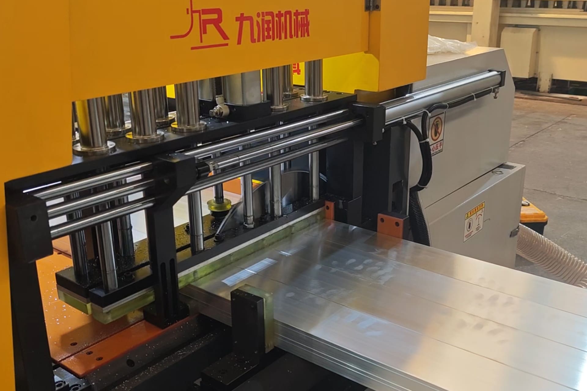 Jiurun aluminum processing machine in customer case (aluminum profile cutting)