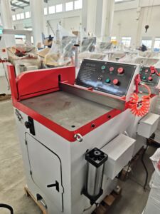 JR-455Q Semi-Auto Aluminum Cutter: Up-Down Clamp Machine Overall Appearance in Workshop