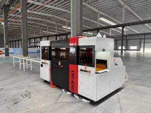 JR-650CNC-3A-1S Fully Automatic Tail-Free Aluminum Cutting Machine in Industrial Workshop
