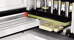 Fully automatic industrial aluminum cutter in unattended production